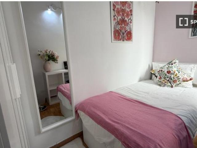 Habitación en un piso compartido de 6 habitaciones en Gaztambide, solo para mujeres, gastos incluido