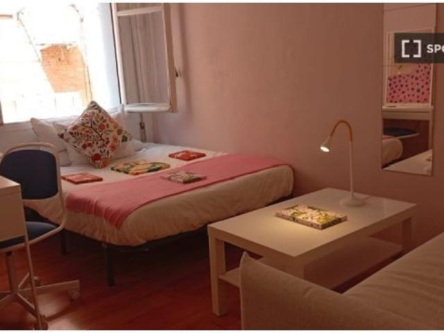 Habitación en un piso compartido de 6 habitaciones en Gaztambide, solo para mujeres, gastos incluido