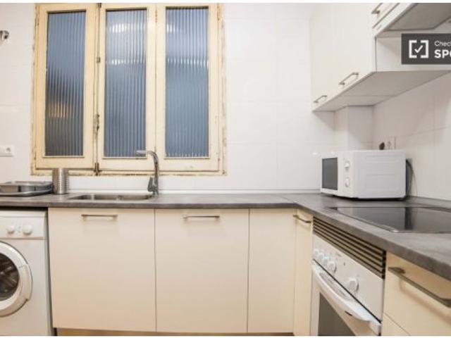 Habitación en un piso compartido de 6 habitaciones en La Xerea, con restricciones