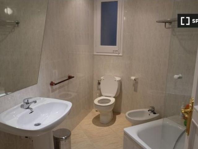 Habitación en un piso compartido de 6 habitaciones en La Sagrada Família, totalmente amueblado, solo