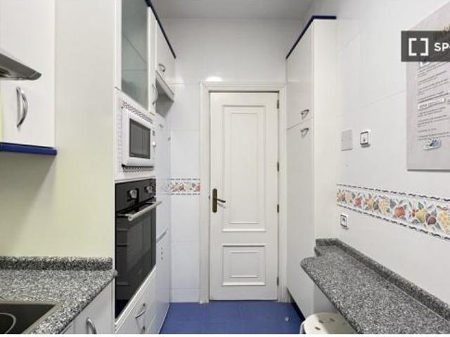 Habitación en un piso compartido de 6 habitaciones en Sol, todos los gastos incluidos