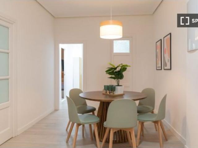 Habitación en un piso compartido de 7 habitaciones en alquiler en Trafalgar, ideal para mujeres