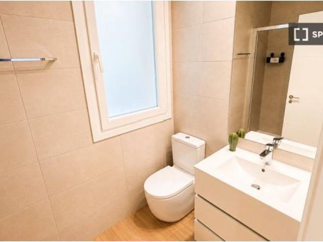 Habitación en un piso compartido de 7 habitaciones en alquiler en Arapiles