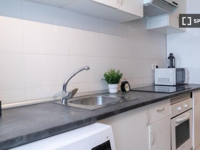 Habitación en un piso compartido de 7 habitaciones en alquiler en Palacio, ideal para profesionales