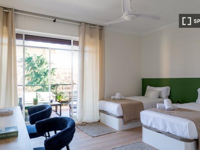 Habitación en un piso compartido de 7 habitaciones en Cuatro Caminos