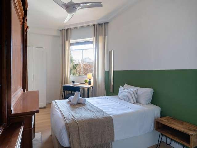 Habitación en un piso compartido de 7 habitaciones en Cuatro Caminos