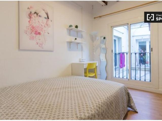 Habitación en un piso compartido de 7 habitaciones en El Gòtic, ideal para estudiantes y profesional