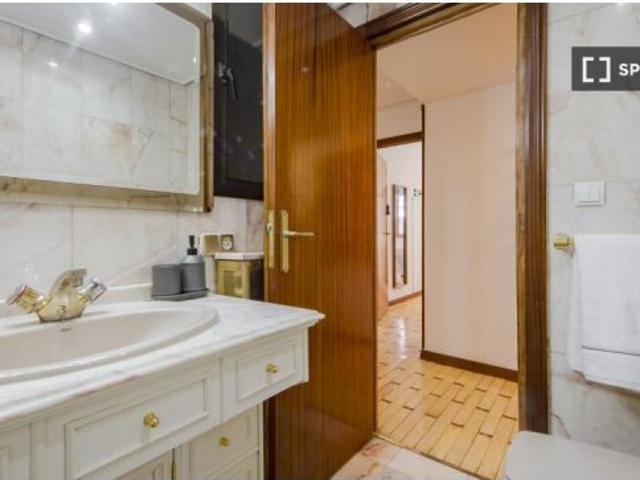 Habitación en un piso compartido de 7 habitaciones en Lista, se alquila. Profesionales y estudiantes