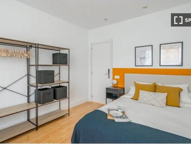 Habitación en un piso compartido de 8 habitaciones en alquiler en Castillejos, algunos gastos inclui