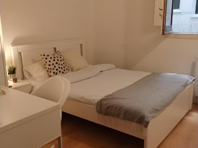 Habitación en un piso compartido de 8 habitaciones en alquiler en Recoletos