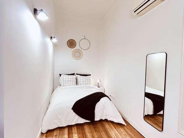 Habitación en un piso compartido de 8 habitaciones en alquiler en Recoletos