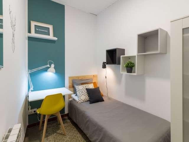 Habitación en un piso compartido de 9 habitaciones en alquiler en Vila de Gràcia