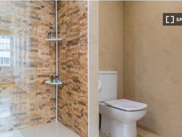 Habitación en un piso compartido de 9 habitaciones en alquiler en Gaztambide, Madrid, ideal para pro