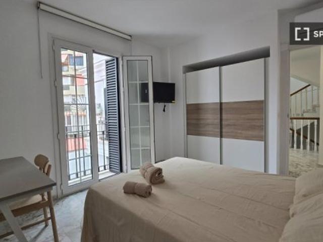 Habitación en un piso compartido de 9 habitaciones en alquiler en Los Tilos