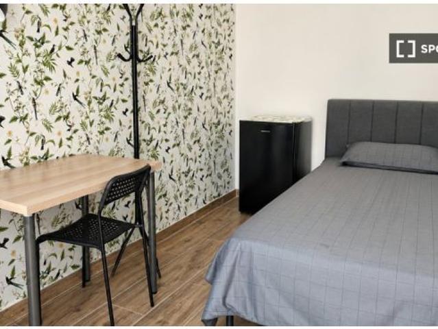 Habitación en un piso compartido de 9 habitaciones en alquiler en Mentidero