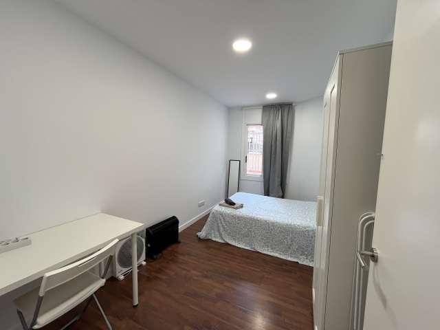 Habitación en un piso compartido de 13 habitaciones en Barcelona