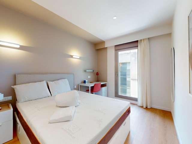 Habitación en un piso compartido de 10 habitaciones en alquiler en Cuatro Caminos