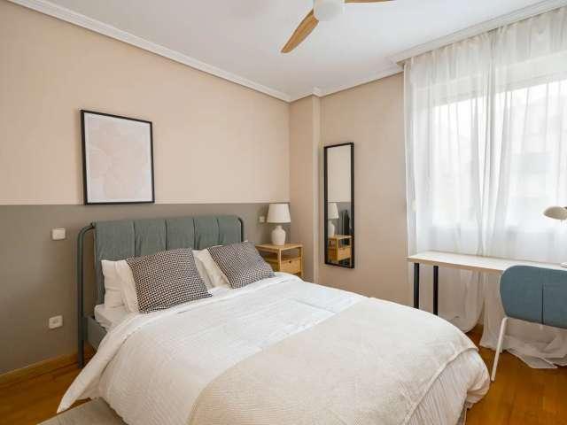 Habitación en un piso compartido de 10 habitaciones en alquiler en Piovera, Madrid