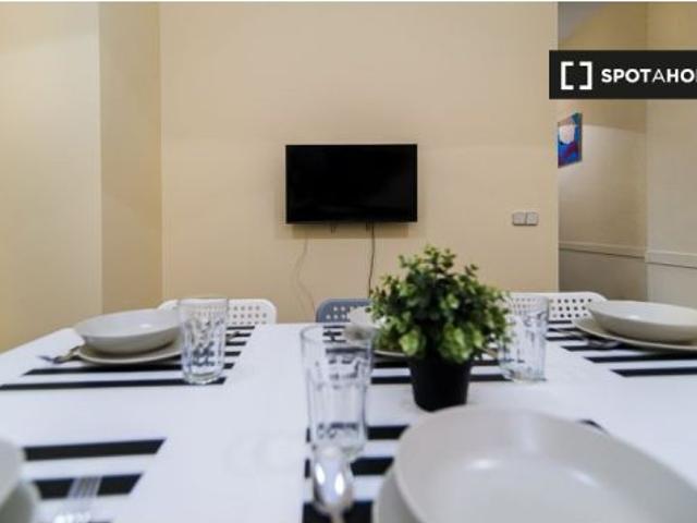 Habitación en un piso compartido de 10 habitaciones en alquiler en Trafalgar, Madrid