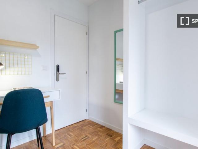 Se alquila habitación en piso compartido de 10 habitaciones, Estrella