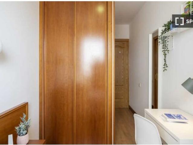 Habitación en un piso compartido de 12 habitaciones en alquiler en Cuatro Caminos