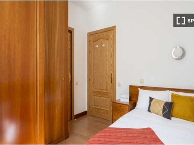 Habitación en un piso compartido de 12 habitaciones en alquiler en Cuatro Caminos