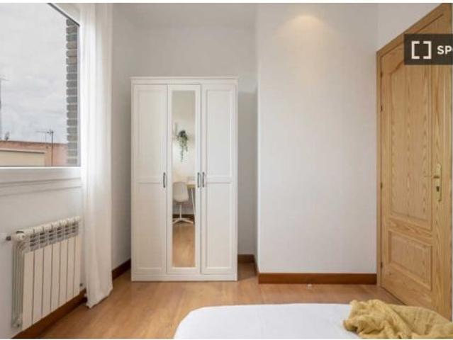 Habitación en un piso compartido de 12 habitaciones en alquiler en Cuatro Caminos