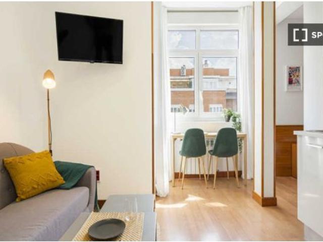 Habitación en un piso compartido de 12 habitaciones en alquiler en Cuatro Caminos