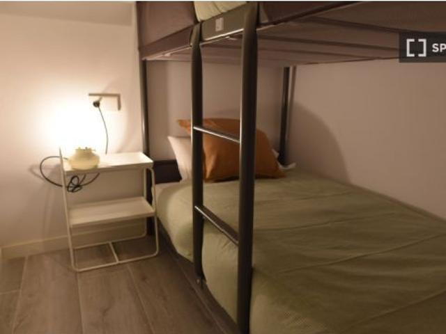 Habitación en un piso compartido de 14 habitaciones en alquiler en El Gòtic