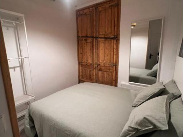 Habitación en un piso compartido de 14 habitaciones en El Gòtic, en alquiler