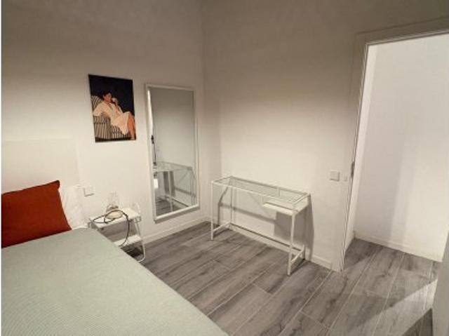 Habitación en un piso compartido de 14 habitaciones en El Gòtic, en alquiler