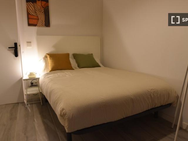 Habitación en un piso compartido de 14 habitaciones en El Gòtic, en alquiler