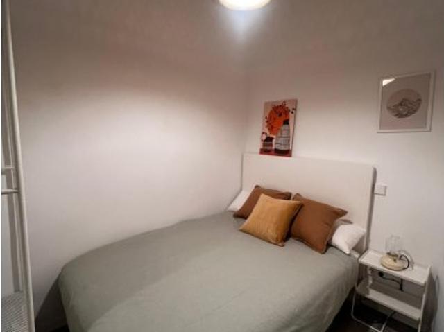 Habitación en un piso compartido de 14 habitaciones en El Gòtic, en alquiler