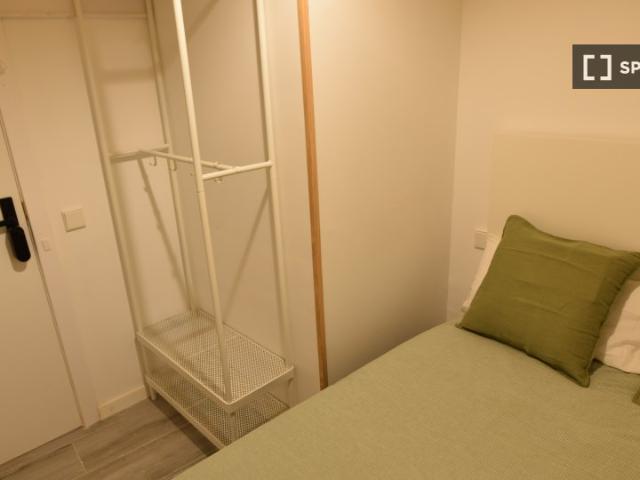 Habitación en un piso compartido de 14 habitaciones en El Gòtic, en alquiler