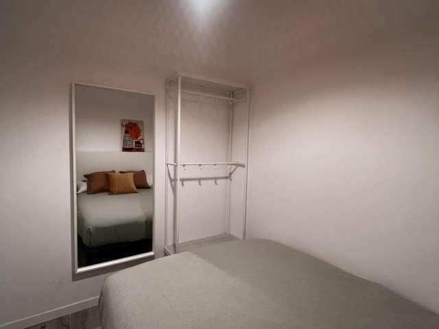 Habitación en un piso compartido de 14 habitaciones en El Gòtic, en alquiler