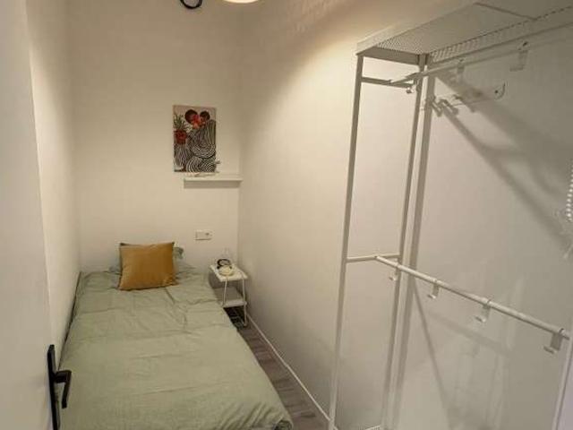 Habitación en un piso compartido de 14 habitaciones en El Gòtic, en alquiler