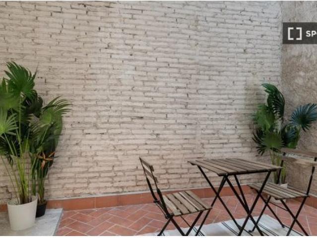 Habitación en un piso compartido de 15 habitaciones en alquiler en El Raval