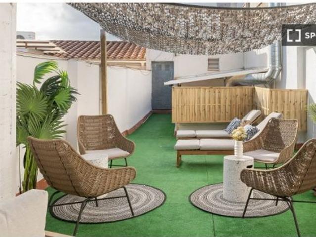 Habitación en un piso compartido de 15 habitaciones en alquiler en El Raval, Barcelona