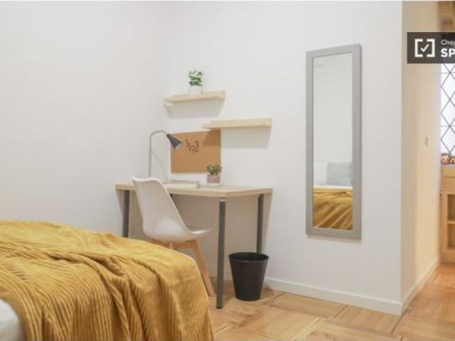 Habitación en un piso compartido de 18 habitaciones en alquiler en Argüelles, Madrid