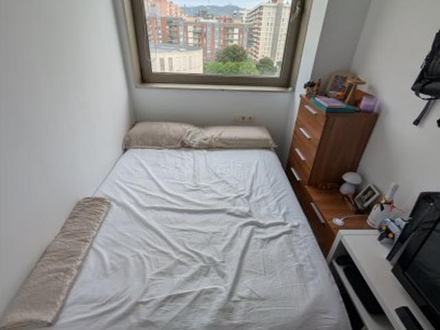 Habitación en un piso compartido de 1 dormitorio en alquiler en Collblanc
