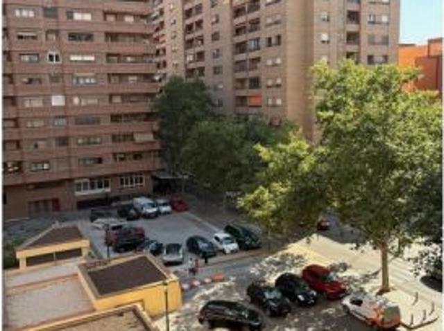 Habitación en un piso compartido de 1 dormitorio en alquiler en Mestalla