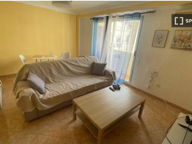 Habitación en un piso compartido de 1 dormitorio en alquiler en Nou Moles