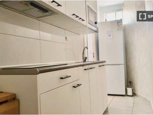 Habitación en un piso compartido de 1 dormitorio en alquiler en Sol