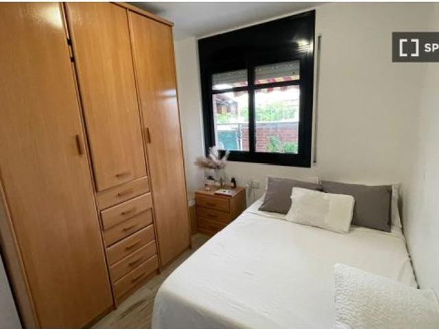 Habitación en un piso compartido de 1 dormitorio en alquiler en Santa Coloma de Gramenet