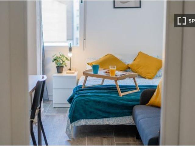 Habitación en un piso compartido de 2 dormitorios en Arrancapins, en alquiler