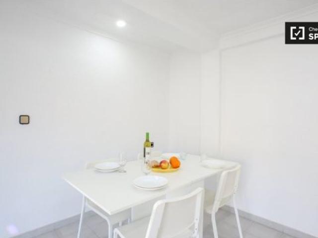 Habitación en un piso compartido de 3 habitaciones en Albors, ideal para profesionales y estudiantes