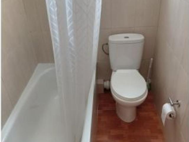 Habitación en un piso compartido de 3 habitaciones en alquiler en Benicalap, ideal para mujeres y es