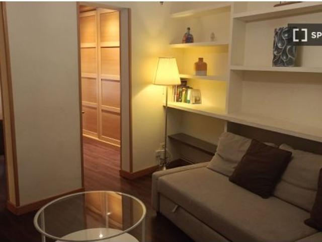 Habitación en un piso compartido de 3 habitaciones en alquiler en Palacio, gastos incluidos
