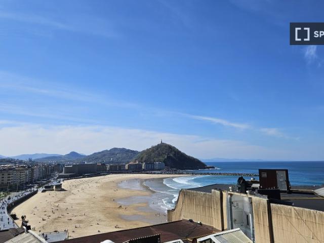 Habitación en un piso compartido en Gros, San Sebastián