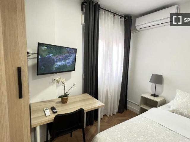 Habitación en un piso compartido en Pacífico, Madrid